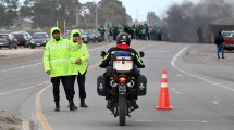 Imagen de ATE mantiene el corte en el ingreso a Viedma