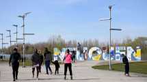 Imagen de El finde extra largo trajo turistas del norte a la ciudad de Neuquén