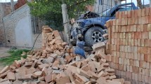 Imagen de En el patio de una casa, así terminó una camioneta en el oeste de Neuquén