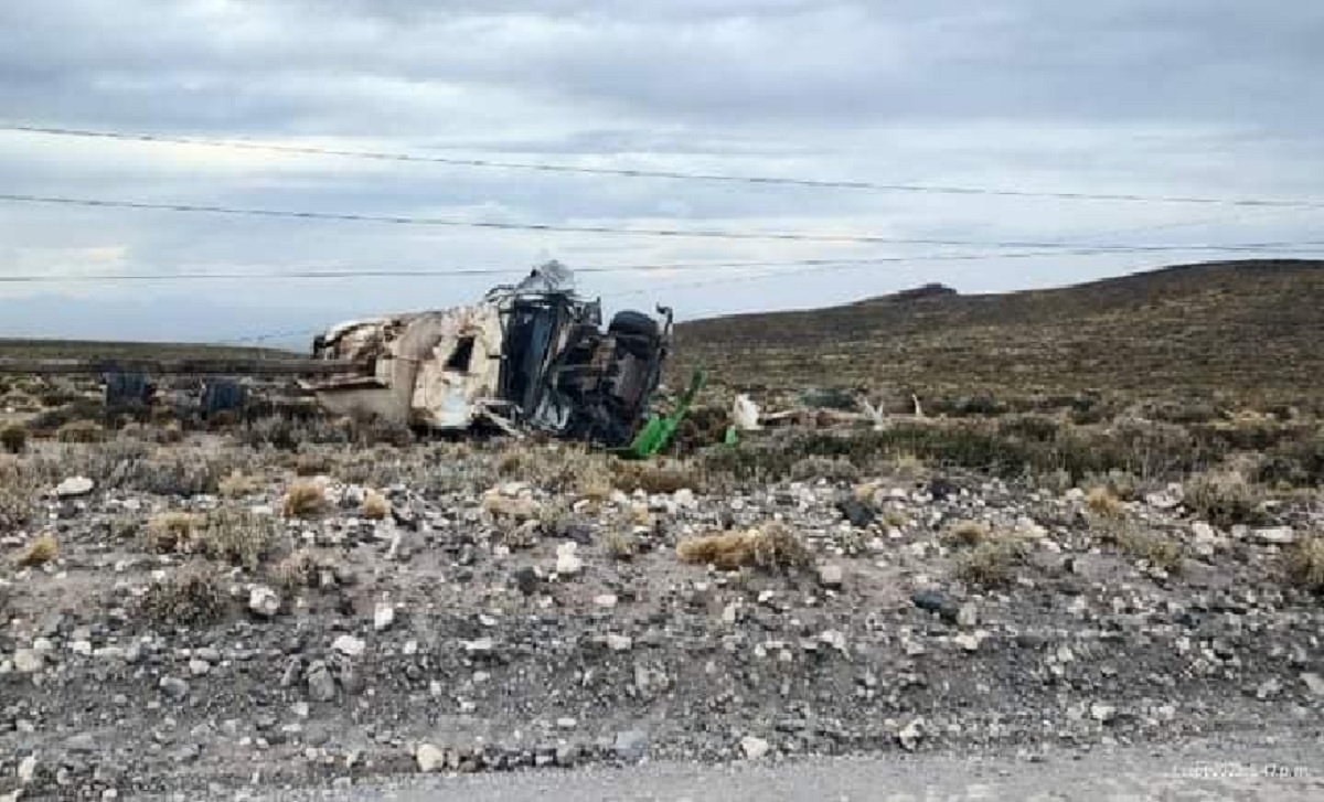 Volcó un camión petrolero y hay heridos, cerca de Rincón de los Sauces 