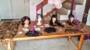 Octubre Rosa: cortan el cabello para armar pelucas oncológicas solidarias en Bariloche