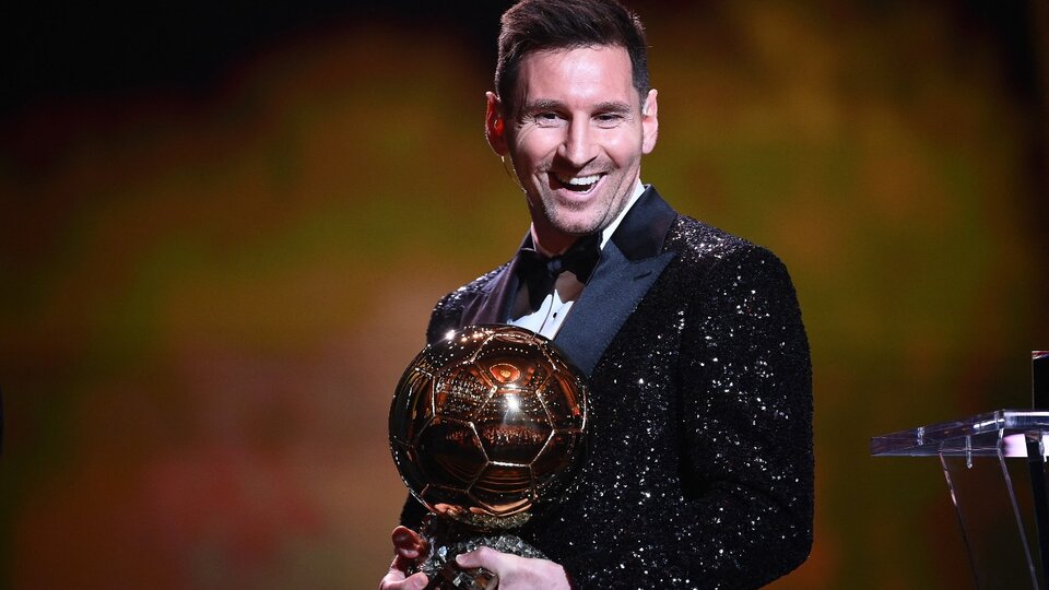 Messi ganó su séptimo Balón de Oro en 2021, tras superar a Lewandowski por 33 votos.