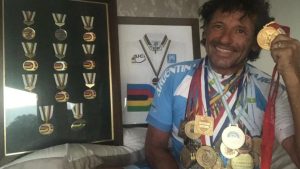 Juan Curuchet sufrió un violento robo en su casa: «Se llevaron todos mis ahorros y mis medallas»