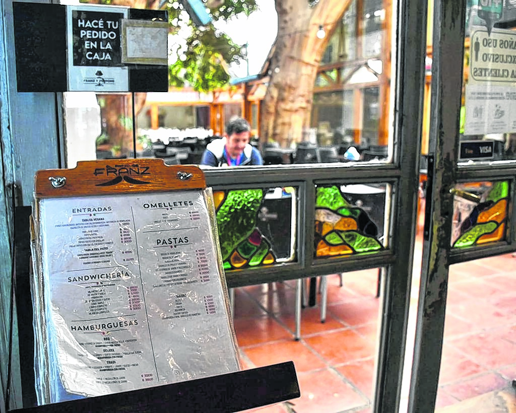 Se dio un plazo de seis meses para que los restaurantes muestren su menú con los precios a los clientes (Matías Subat)