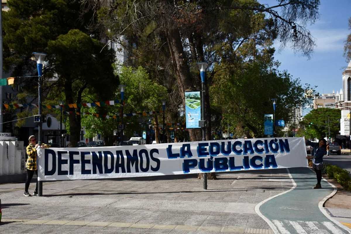 Realizan nueva actividad en Roca en defensa a la educación pública. Foto: archivo. Mati Subat