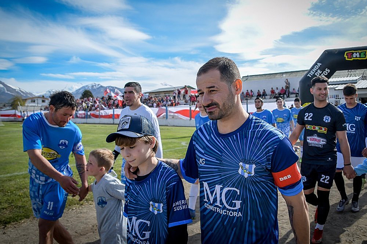 Mora metió dos goles en su primer amistoso en Alas Argentinas. (Foto: Facebook Alas Argentinas)