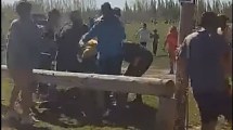 Imagen de Brutal pelea en un torneo de fútbol amateur en Fernández Oro