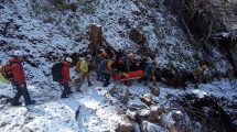 Imagen de Rescatan a un esquiador fracturado del refugio Frey, en Bariloche