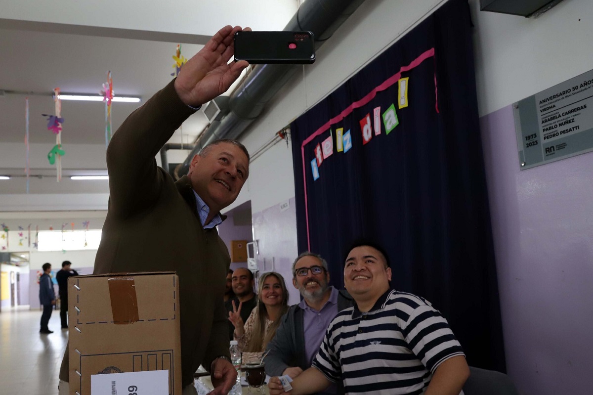 El legislador y candidato al Parlasur por JSRN, Marcelo Szczygol votó en la Escuela N° 30. Foto: Marcelo Ochoa.