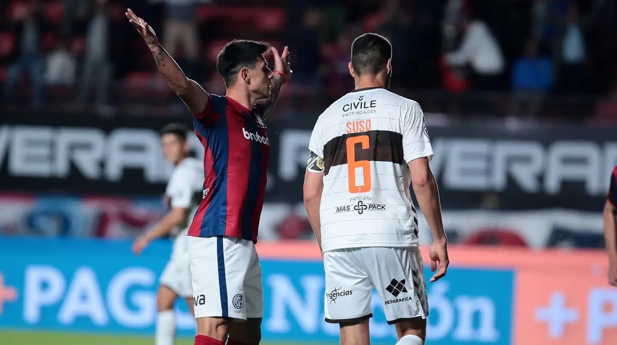 Bareiro le festejó el gol en la cara  al defensor de Platense, Gastón Suso. Foto: Gentileza TN.  