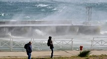 Imagen de El lago Nahuel Huapi parece mar: rige alerta por fuertes vientos en Bariloche y anuncian nevadas