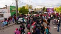 Imagen de Video | Marcha de antorchas por el femicidio de Marisa en Allen: «Seguimos perdiendo mujeres y nadie hace nada»