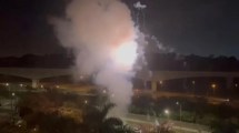 Imagen de Boca y una noche de pesadillas: los hinchas de Palmeiras tiraron pirotecnia afuera del hotel