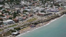 Imagen de Precios de verano en Las Grutas: $90.000 un alquiler para 4 frente a la playa y $65.000 cerca del mar