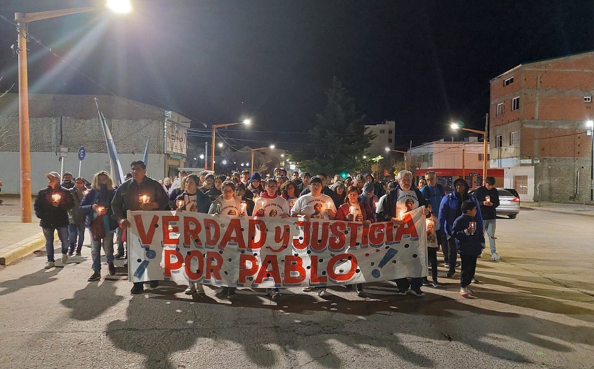 La marcha de antorchas fue este sábado a la medianoche. Foto: https://www.facebook.com/jorge.casella.18/posts/pfbid02dnKYFBB5uJjk13LaCdYEW5jCLUsTosL83dath1fCmxaJ3wNSs1Z18MrRiLhX2CANl 