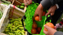 Imagen de Frutazo en la Universidad del Comahue: feria de estudiantes en épocas de crisis en Neuquén