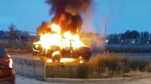 Imagen de Robo a una joyería en Cipolletti: apareció incendiada la camioneta que utilizaron