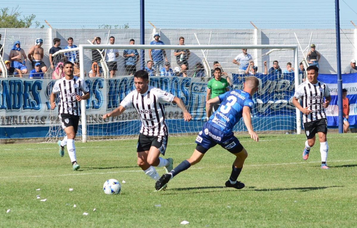 Cipolletti perdió 4 a 0 con Argentino de Monte Maíz y quedó afuera. (Foto: Gentileza Luis Amaolo)