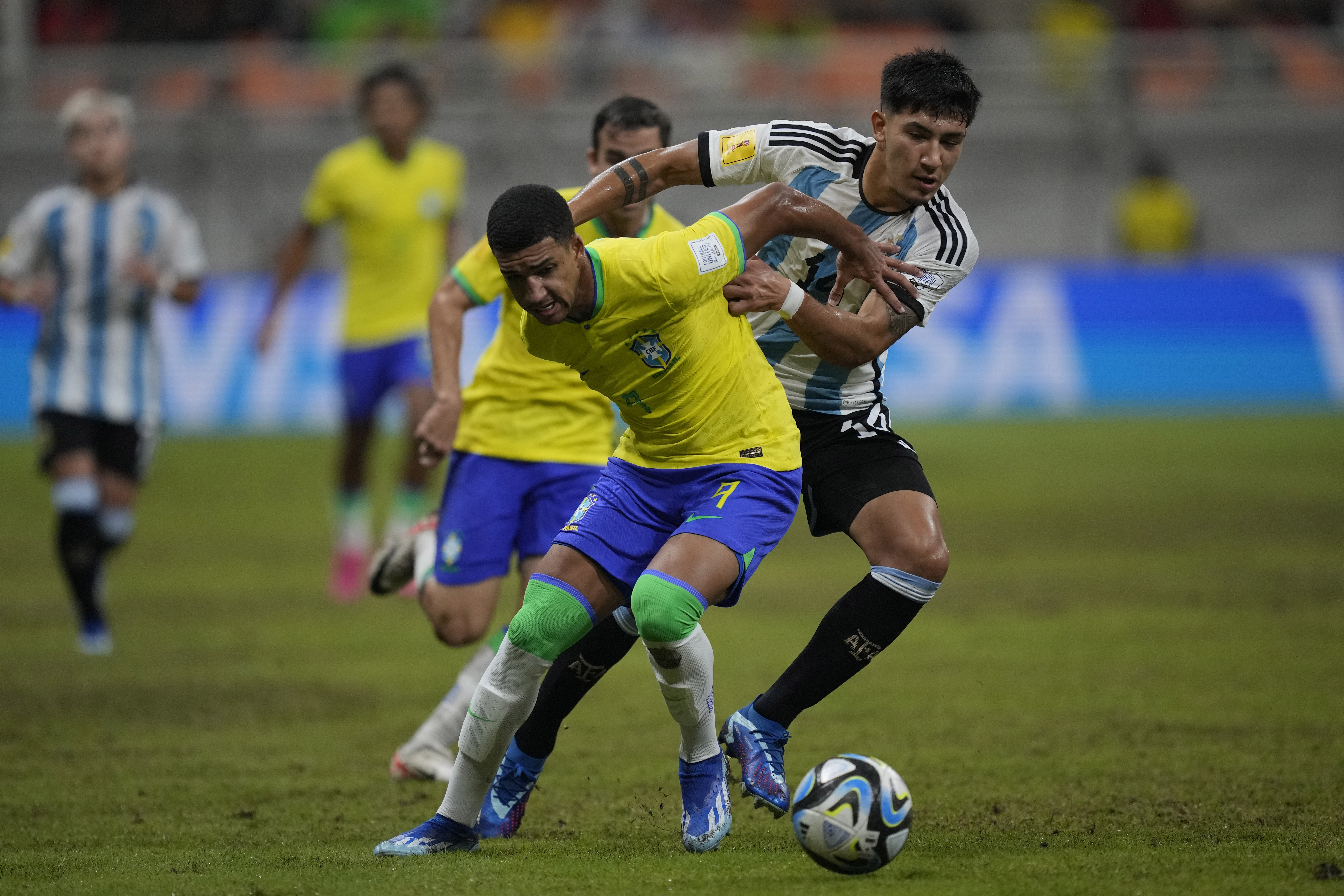 Argentina venció 3-0 a Brasil y se clasificó a semifinales. (AP Photo/Achmad Ibrahim)