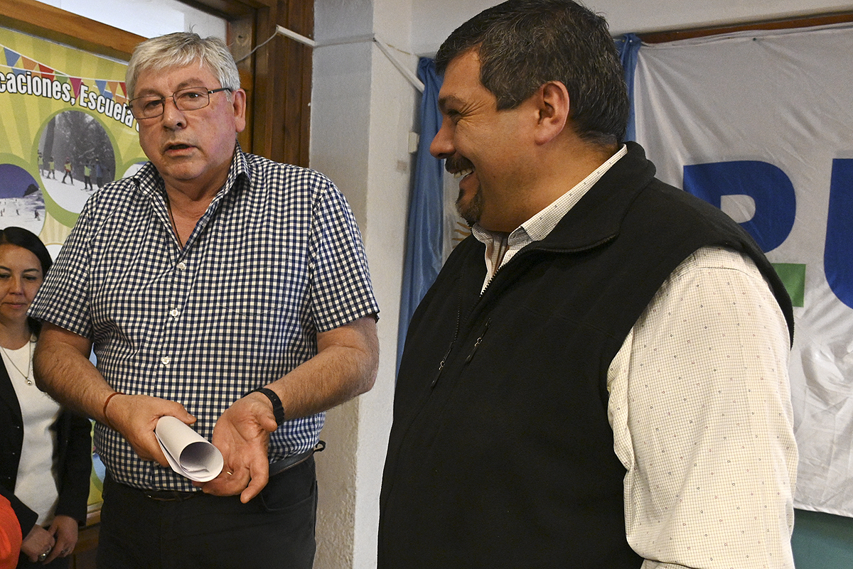 Walter Cortés presentó a su equipo junto a su principal apoyo en el Concejo, Gerardo Del Río. Foto: Chino Leiva