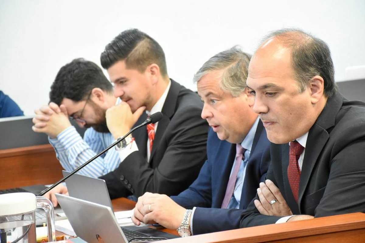 Tres fiscales de Cipolletti, de izquierda a derecha: Juan Pablo Escalada (adjunto), Martin Pezzetta (titular) y Santiago Marquez Gauna (jefe). 