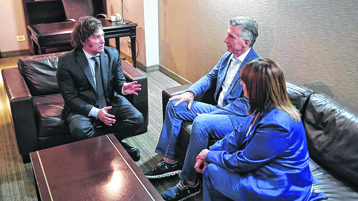 Javier Milei junto a Mauricio Macri y Patricia Bulrrich. 