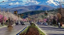 Imagen de Una ciudad neuquina llena de magia, el mejor pique y fiestas con cerveza para ir en primavera y verano