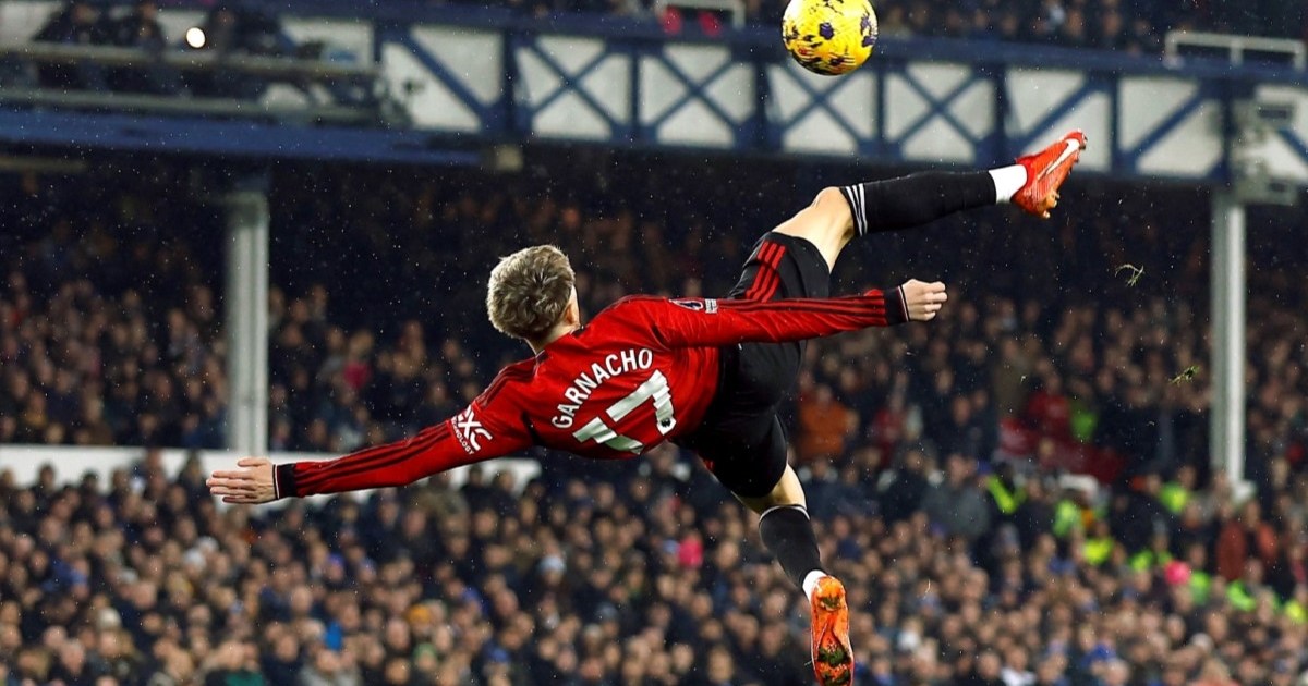 Garnacho dazzled everyone with a bicycle kick goal against Everton ...