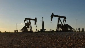 Los precios del petróleo se recuperan levemente tras su cuarta semana de pérdida