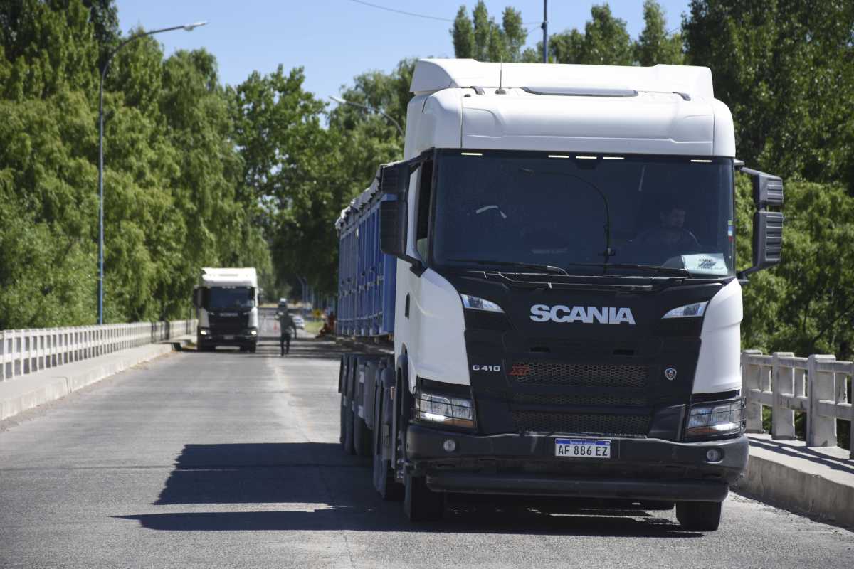 Más de 2.500 camiones pasan por día por Paso Córdoba. Foto: Juan Thomes. 