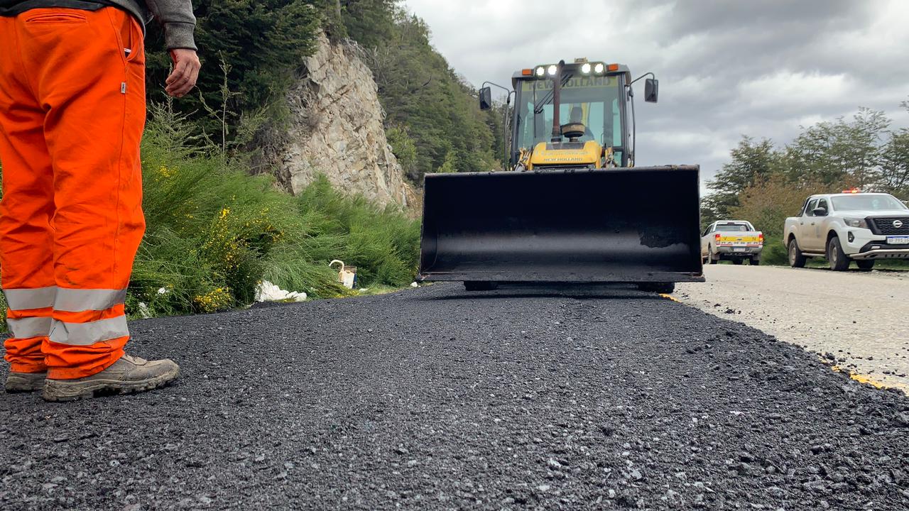Vialidad Nacional realizó tareas de mejoras esta semana en la Ruta Nacional 40 que tenía un avanzado deterioro al sur de Bariloche. Foto: Gentileza