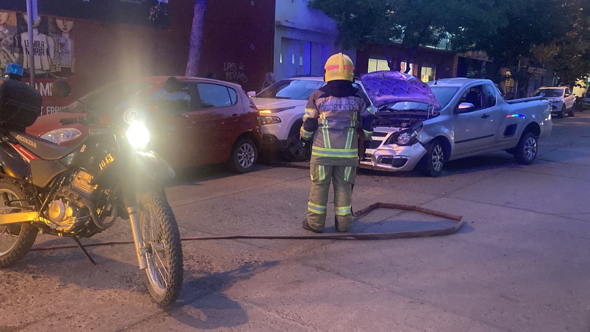 Robó una camioneta y chocó en el centro de Cipolletti. Foto: Gentileza.