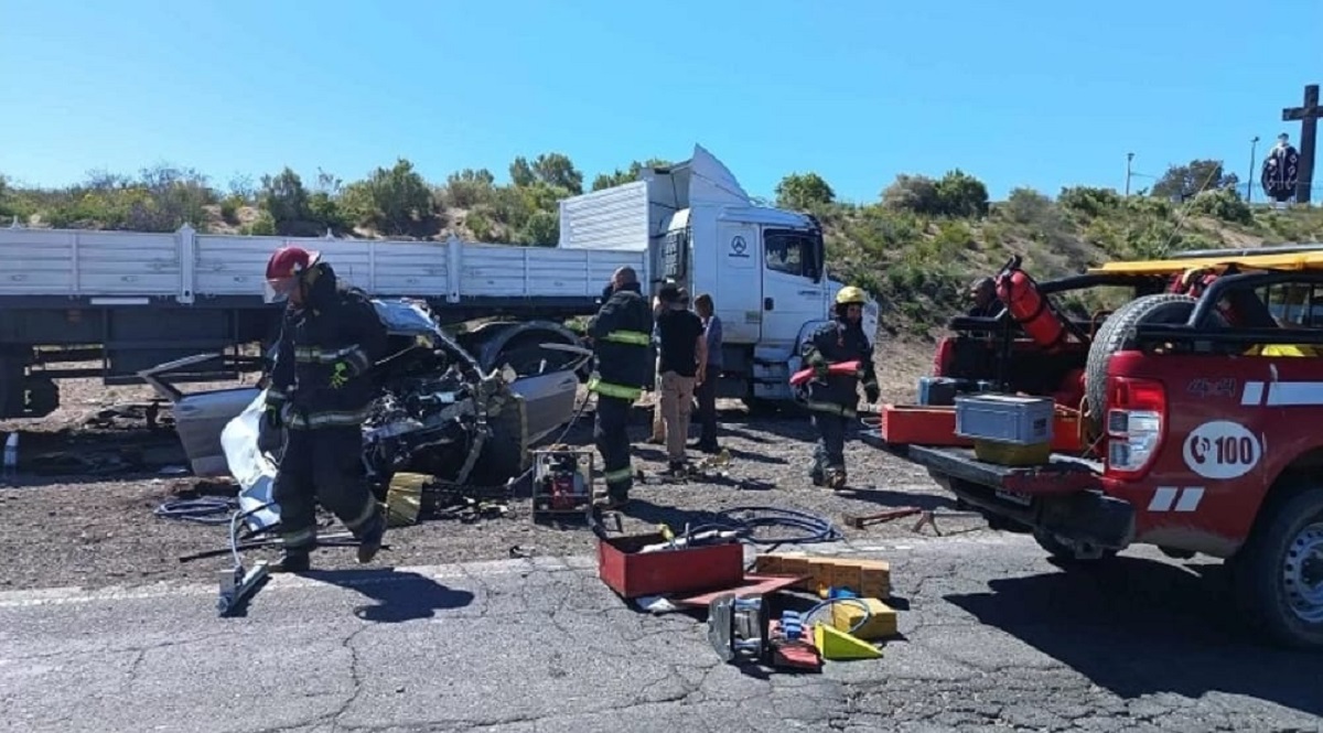 Murió una mujer en un choque frontal en la Ruta 151: su pareja está grave ambos viajaban a Neuquén. Foto: Radio alas y C25N  