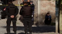 Imagen de Matan a una mujer en Neuquén: investigan un femicidio, su pareja es policía y está internado grave