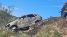 Imagen de Macabro hallazgo: encontraron un cuerpo calcinado dentro de un auto en Rosario 