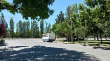 Imagen de A punta de pistola asaltaron a un grupo de jóvenes en una plaza de Cipolletti