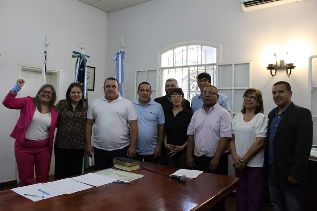 Enrique Rossi junto a los funcionarios de su gabinete. Foto: Gentileza.