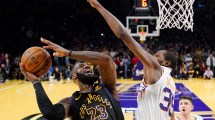 Imagen de Con polémica, Los Angeles Lakers vencieron a Phoenix Suns y están en semifinales de la Copa de la NBA