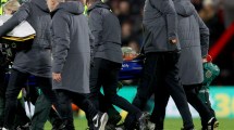 Imagen de Susto en la Premier League: un jugador sufrió un paro cardíaco en pleno partido