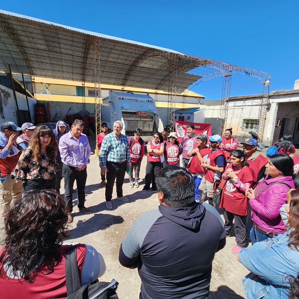 Asamblea de trabajadores de Jacobacci con ATE Bariloche y el intendente Mellado. Gentileza