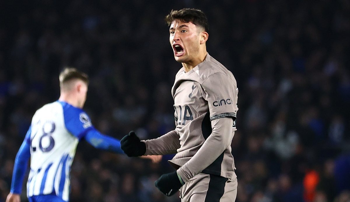 Véliz metió su primer gol en el Tottenham.