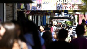 A qué hora cierran los comercios este martes 24 por Navidad, en Neuquén y Roca