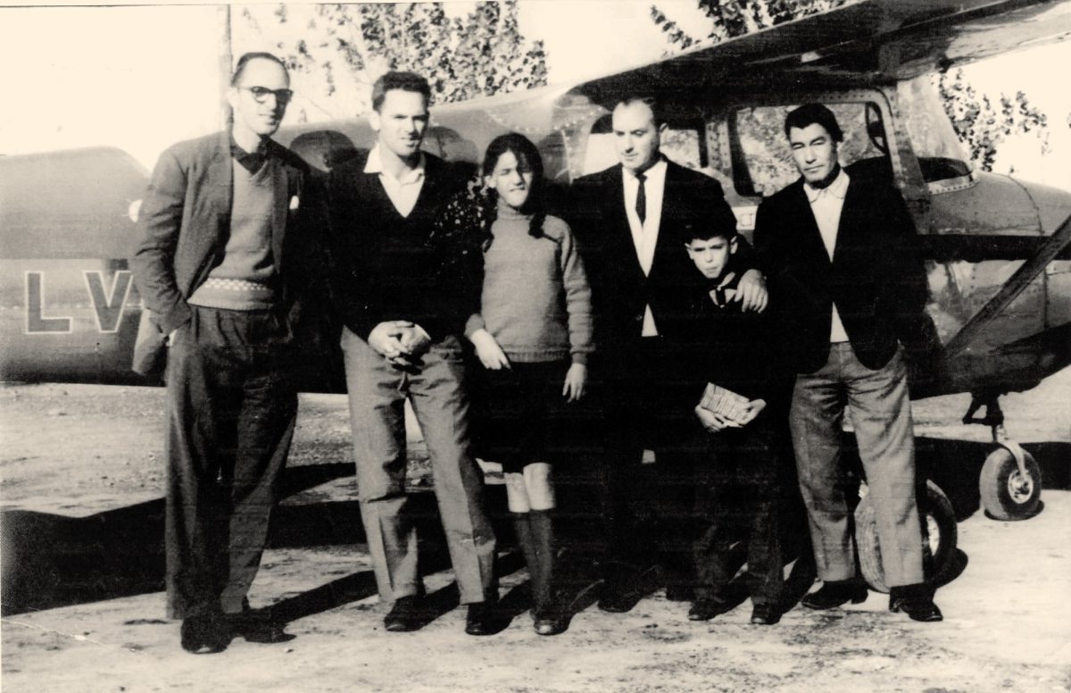 El recuerdo de otro tiempo, José padre (de camisa y pullover), junto a sus niños "Lili" y "Joseso".