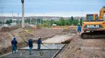 Imagen de El desagüe de la laguna San Lorenzo hacia el río Limay: una de las megaobras para el oeste de Neuquén