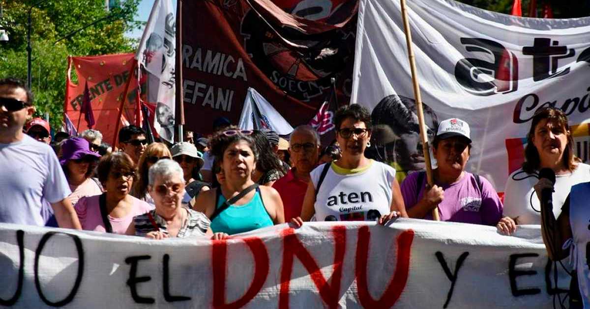 Marcha En Neuquén En Rechazo A La Ley Ómnibus Y Al Dnu Convocada Por