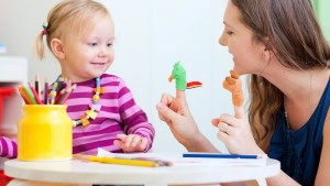 Empleadas domésticas: Cómo dar de alta a una niñera en AFIP durante diciembre