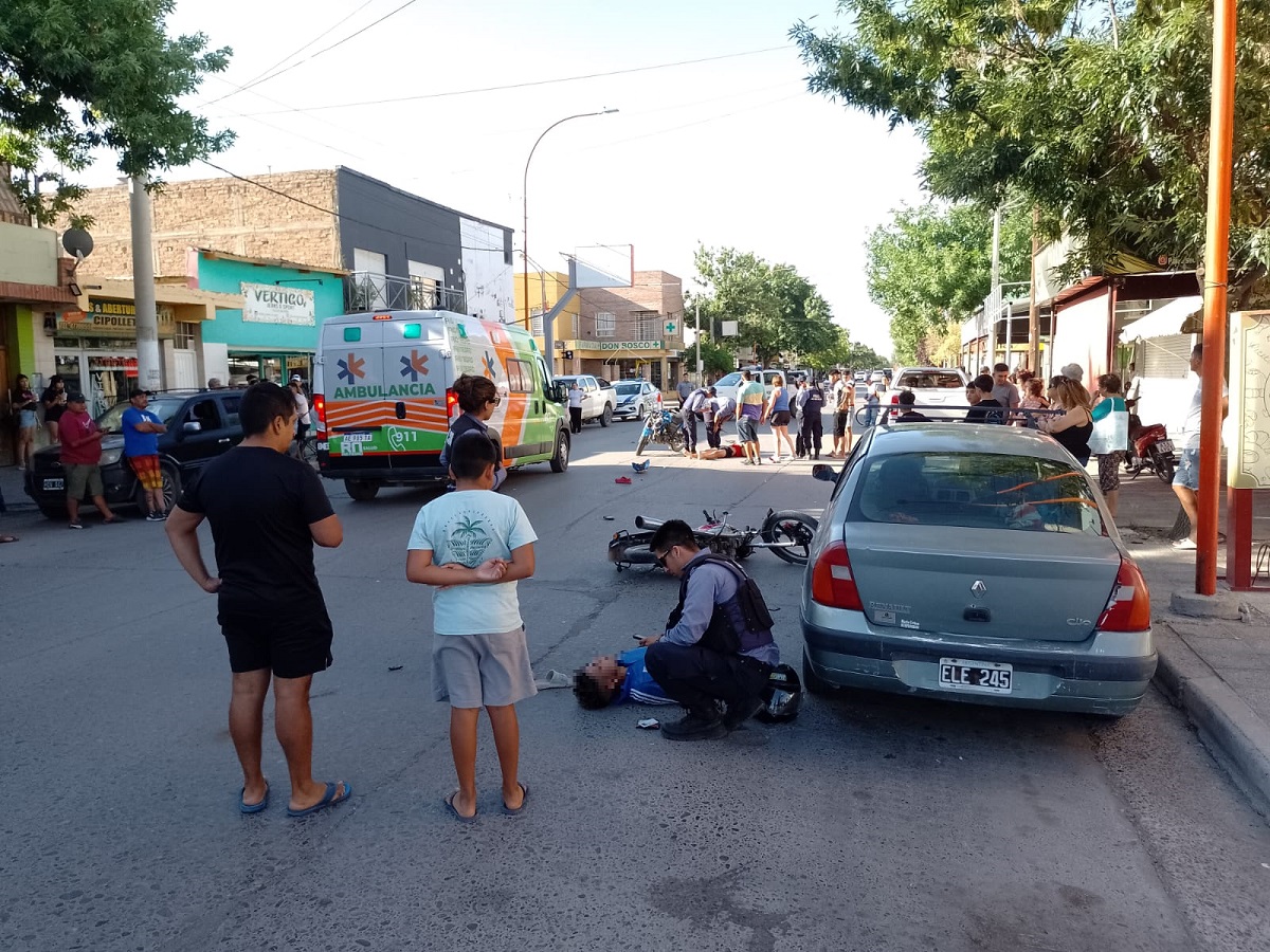 El siniestro vial fue protagonizado por dos motos en Cipolletti. Foto: Gentileza.