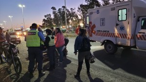 Chocó una moto y se dio la fuga, en la Ruta 7 de Centenario