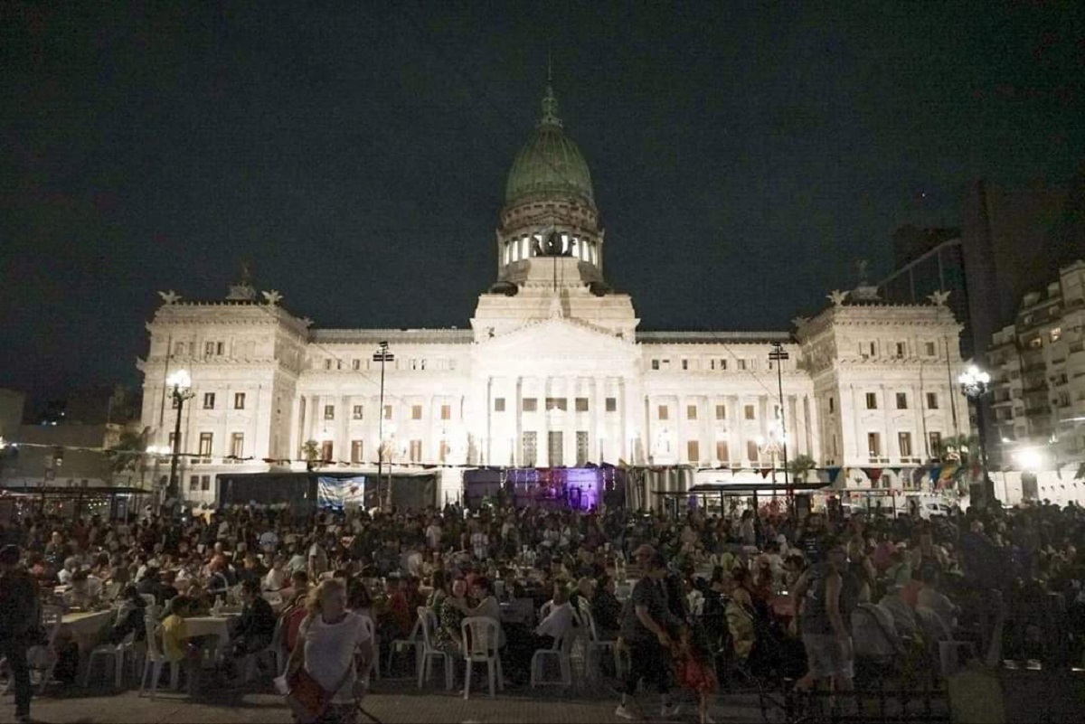 "Ninguna familia sin Navidad" fue la consigna de la cena, una iniciativa que comenzó a llevarse a cabo en 2016 todos los 24 de diciembre.