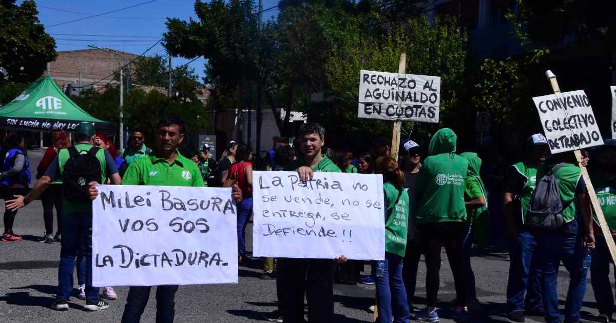 Paro Del Lunes 26 Quiénes Adhieren Y Cómo Afecta A Neuquén Y Río Negro